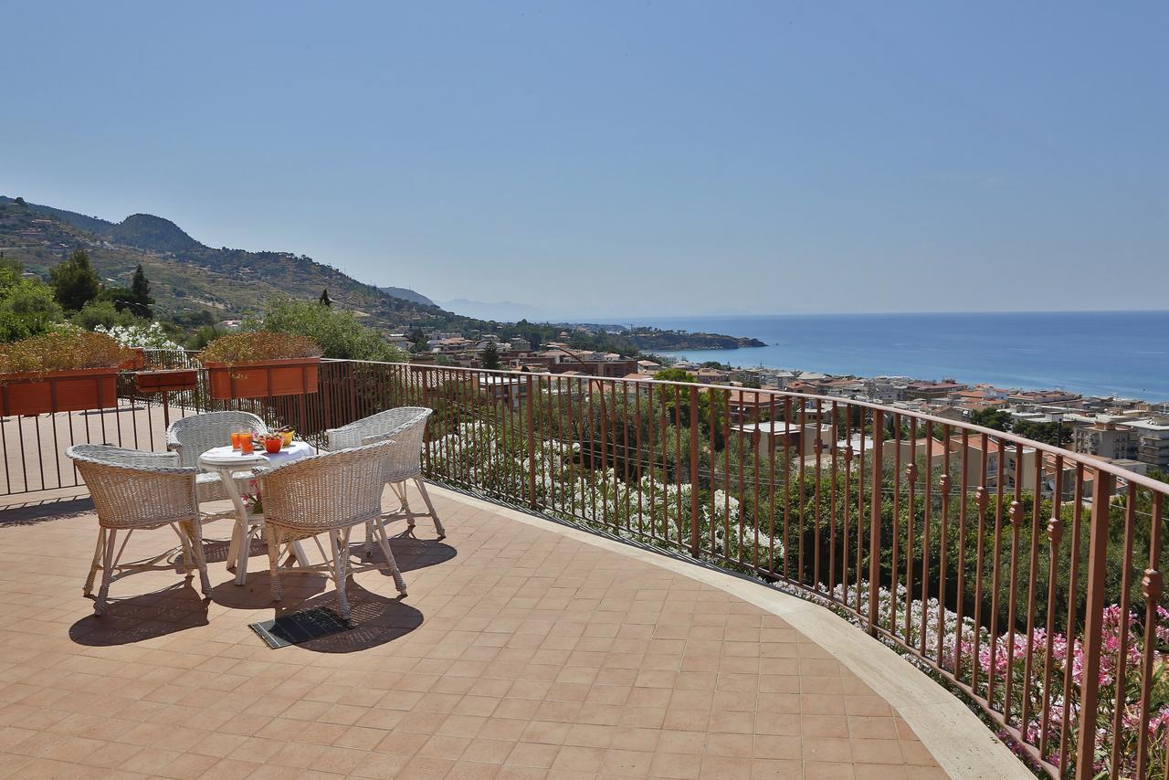 Terrazze Ponente E Levante - By Vacation Service Lägenhet Cefalù Exteriör bild